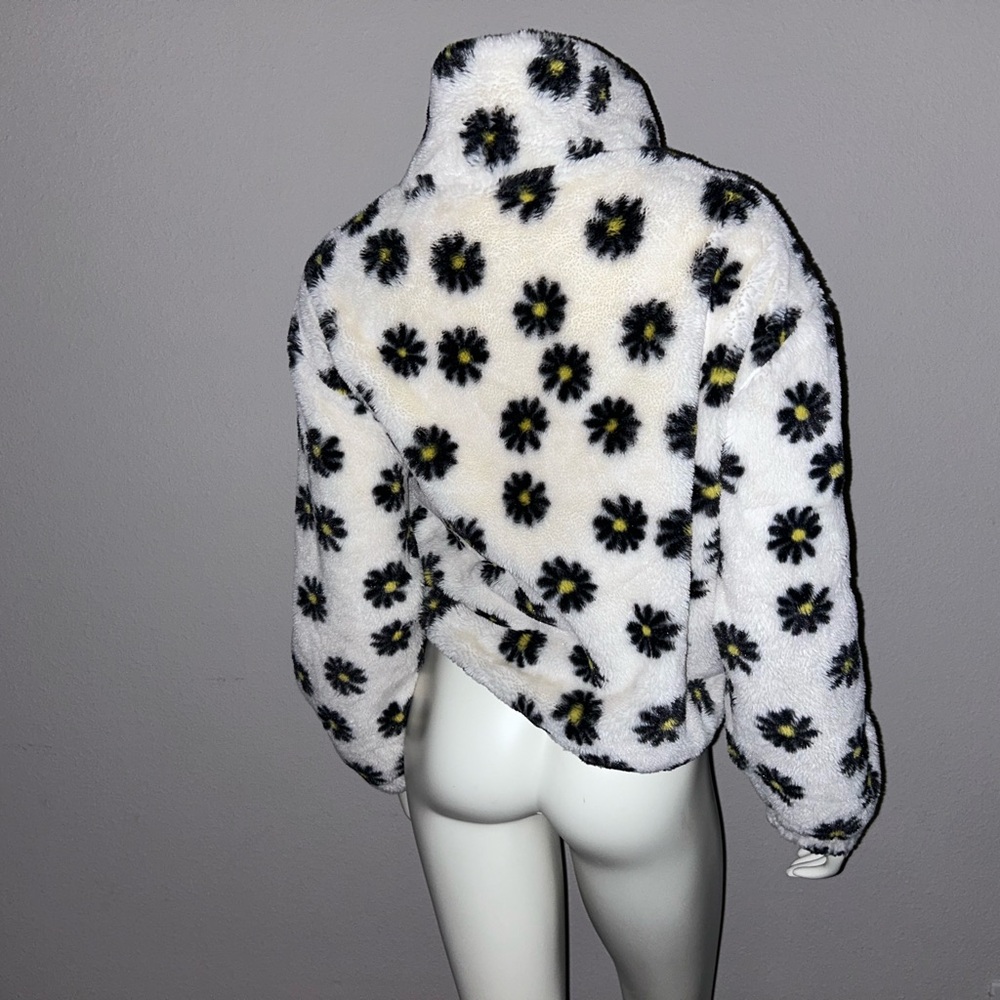 Plush Daisy Jacket - Picture 2 of 2